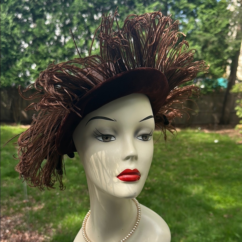 1940’s Vintage Ostrich Feathered Hat